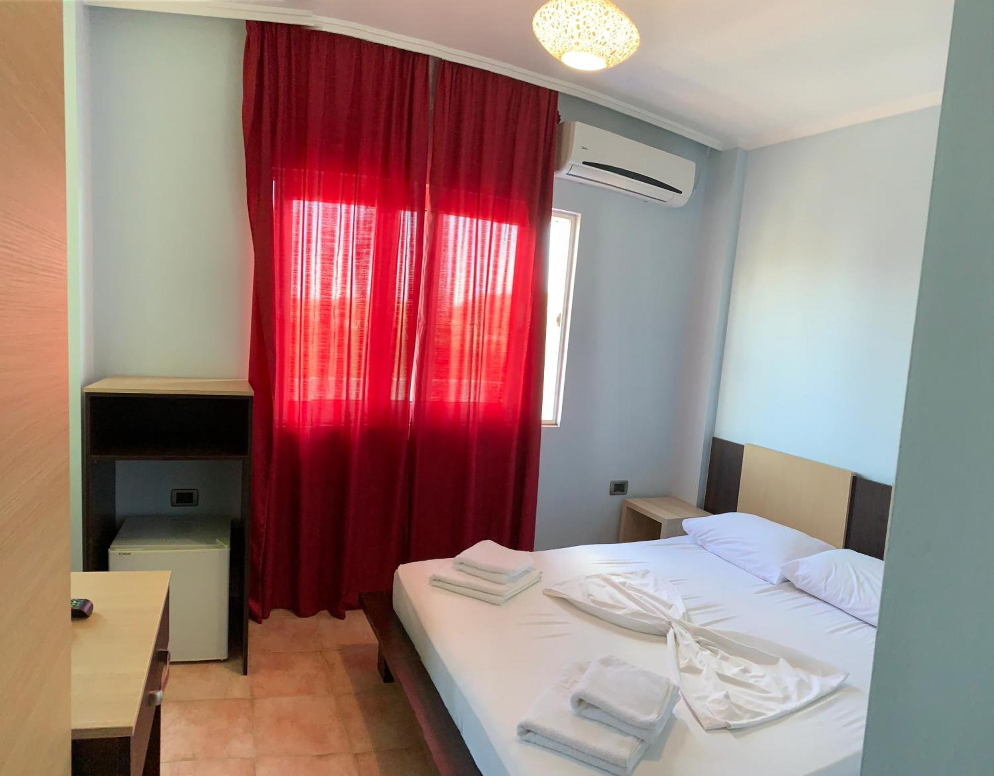 Hotel Dodona Sarande Bagian luar foto