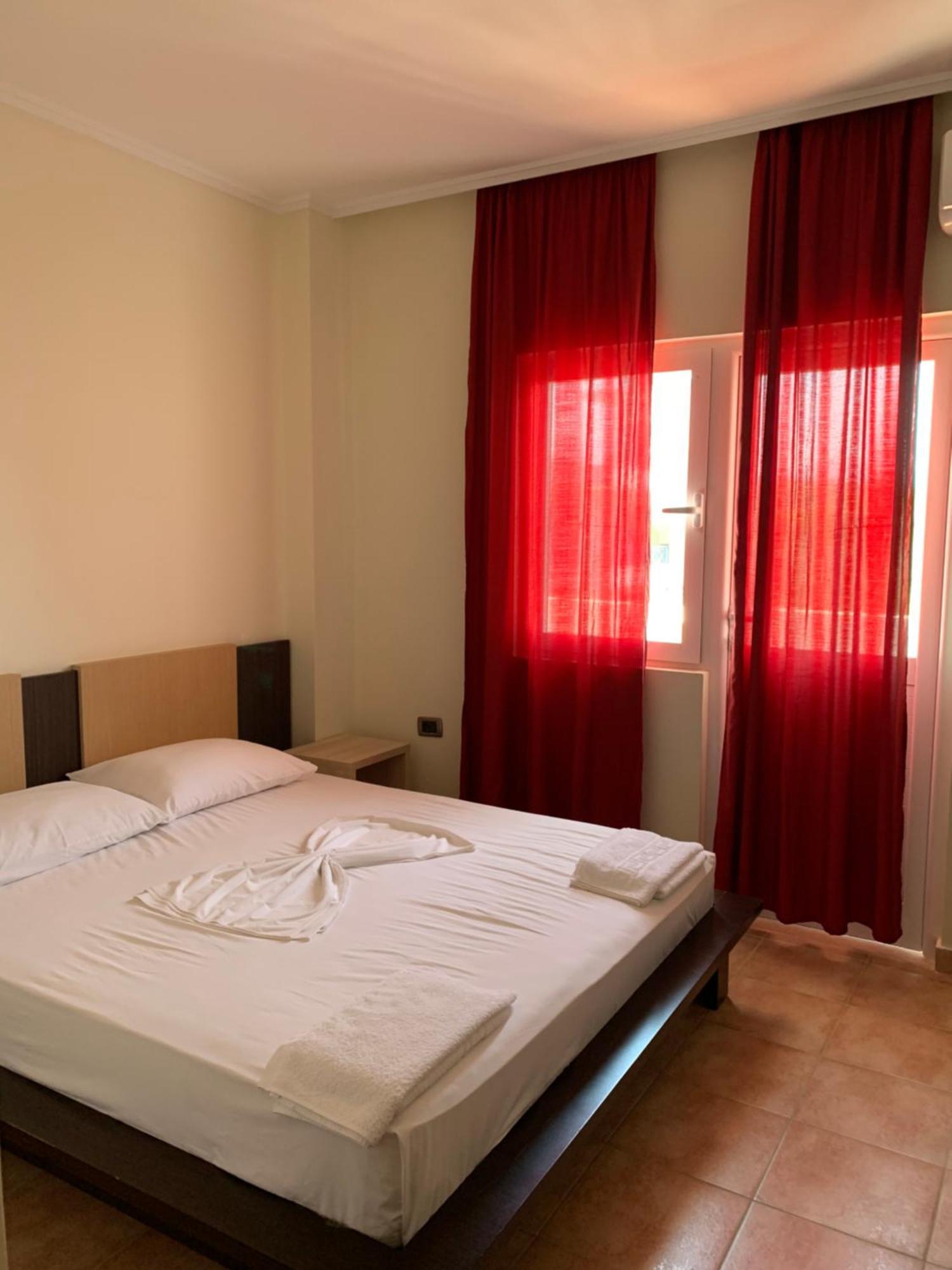 Hotel Dodona Sarande Bagian luar foto