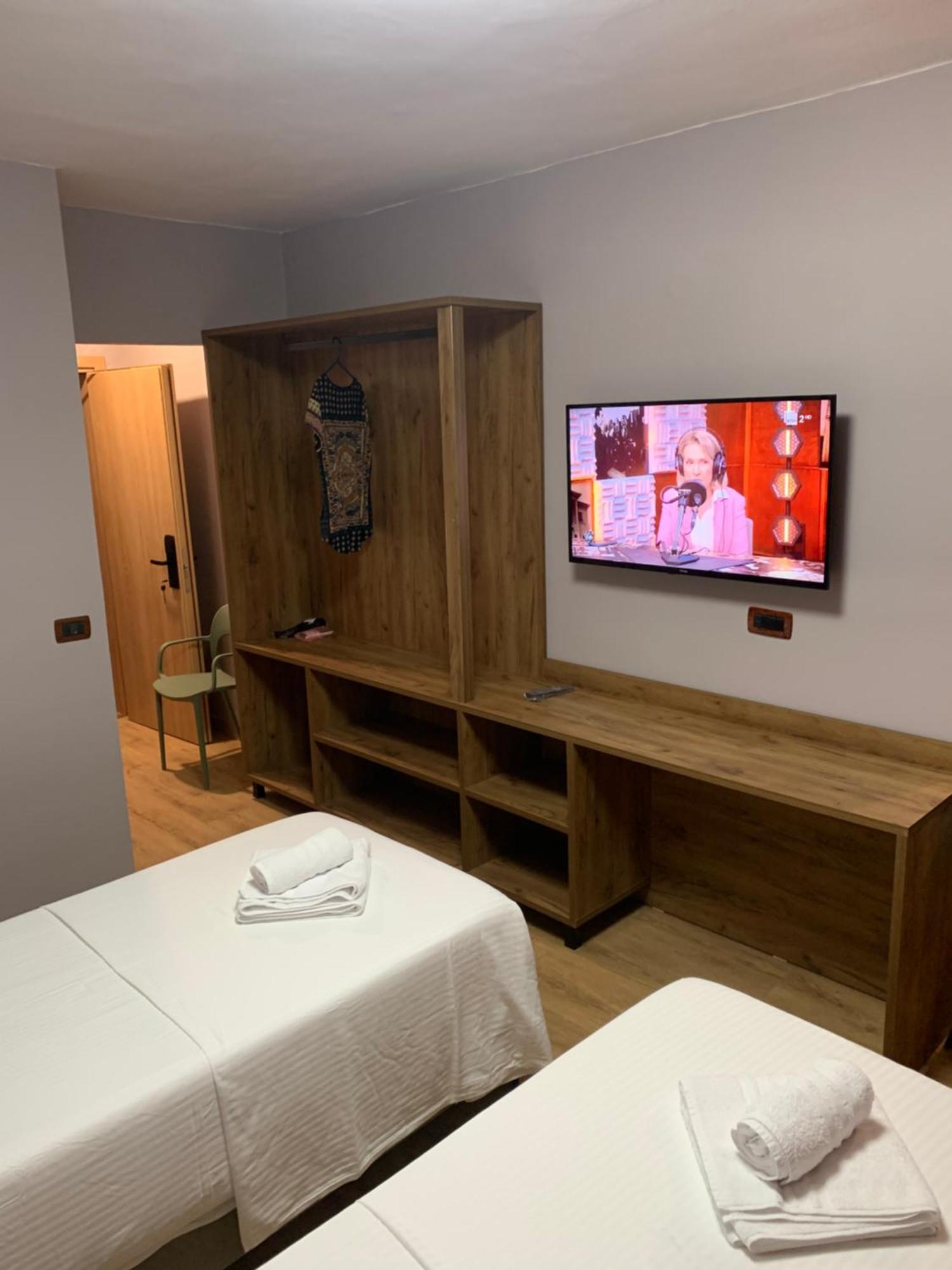 Hotel Dodona Sarande Bagian luar foto