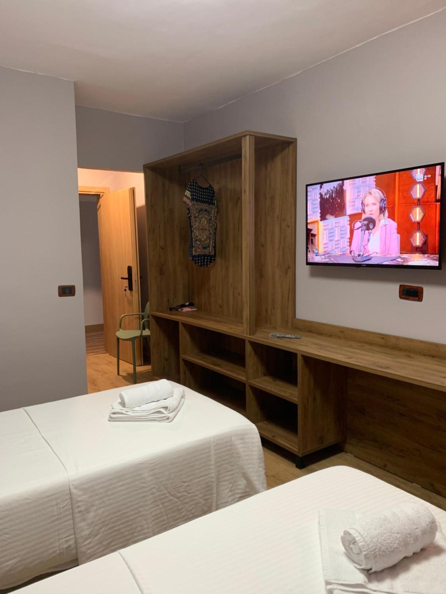 Hotel Dodona Sarande Bagian luar foto