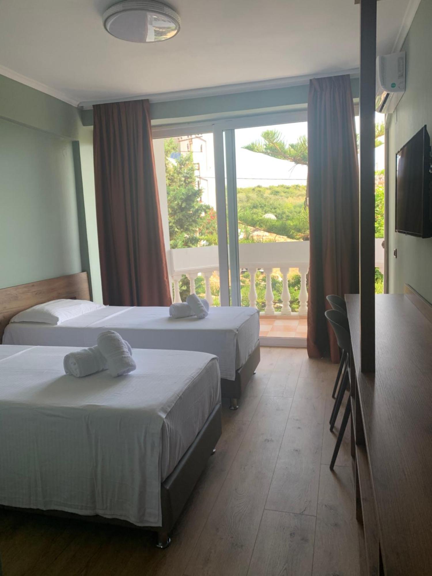Hotel Dodona Sarande Bagian luar foto