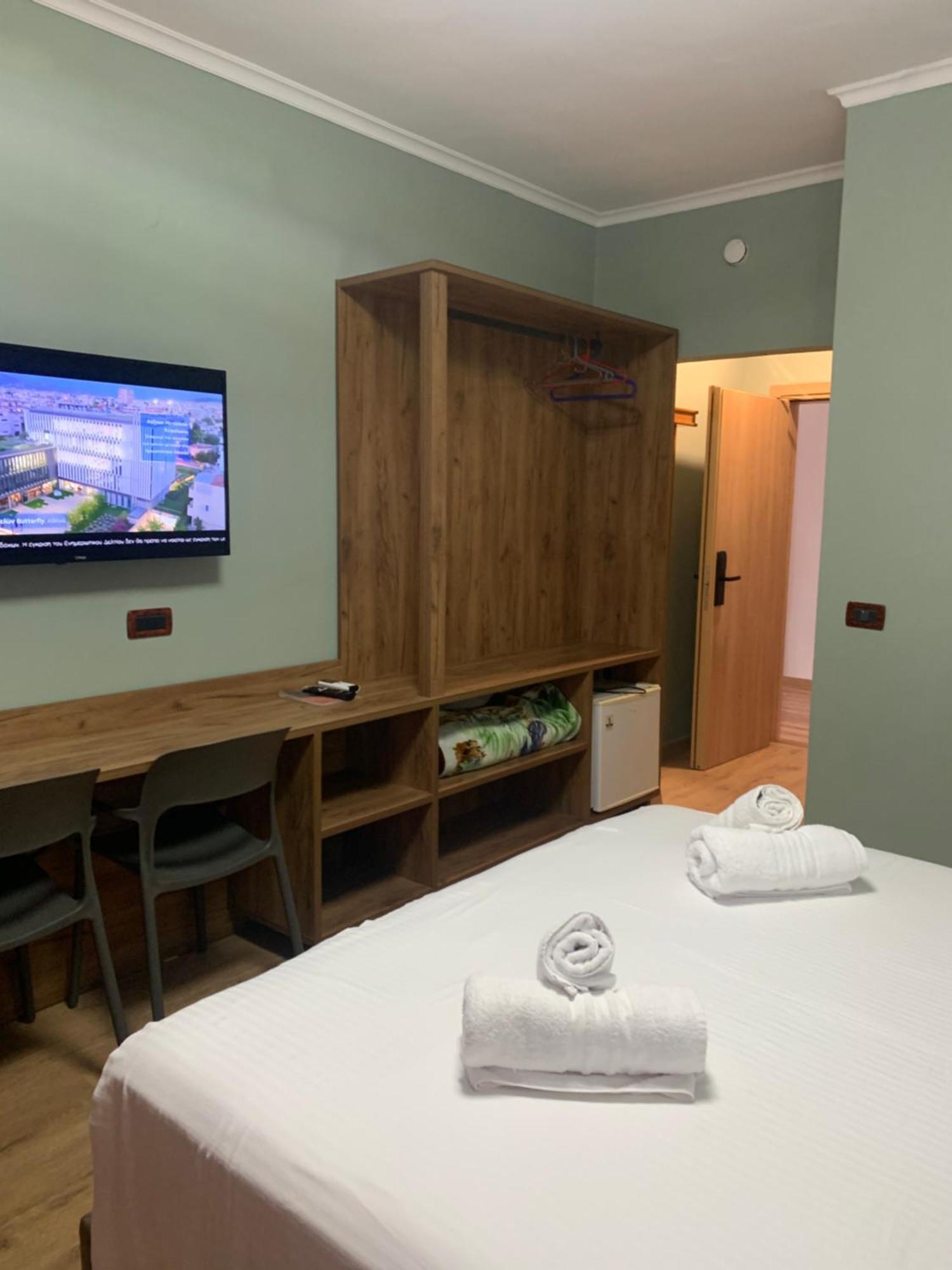 Hotel Dodona Sarande Bagian luar foto