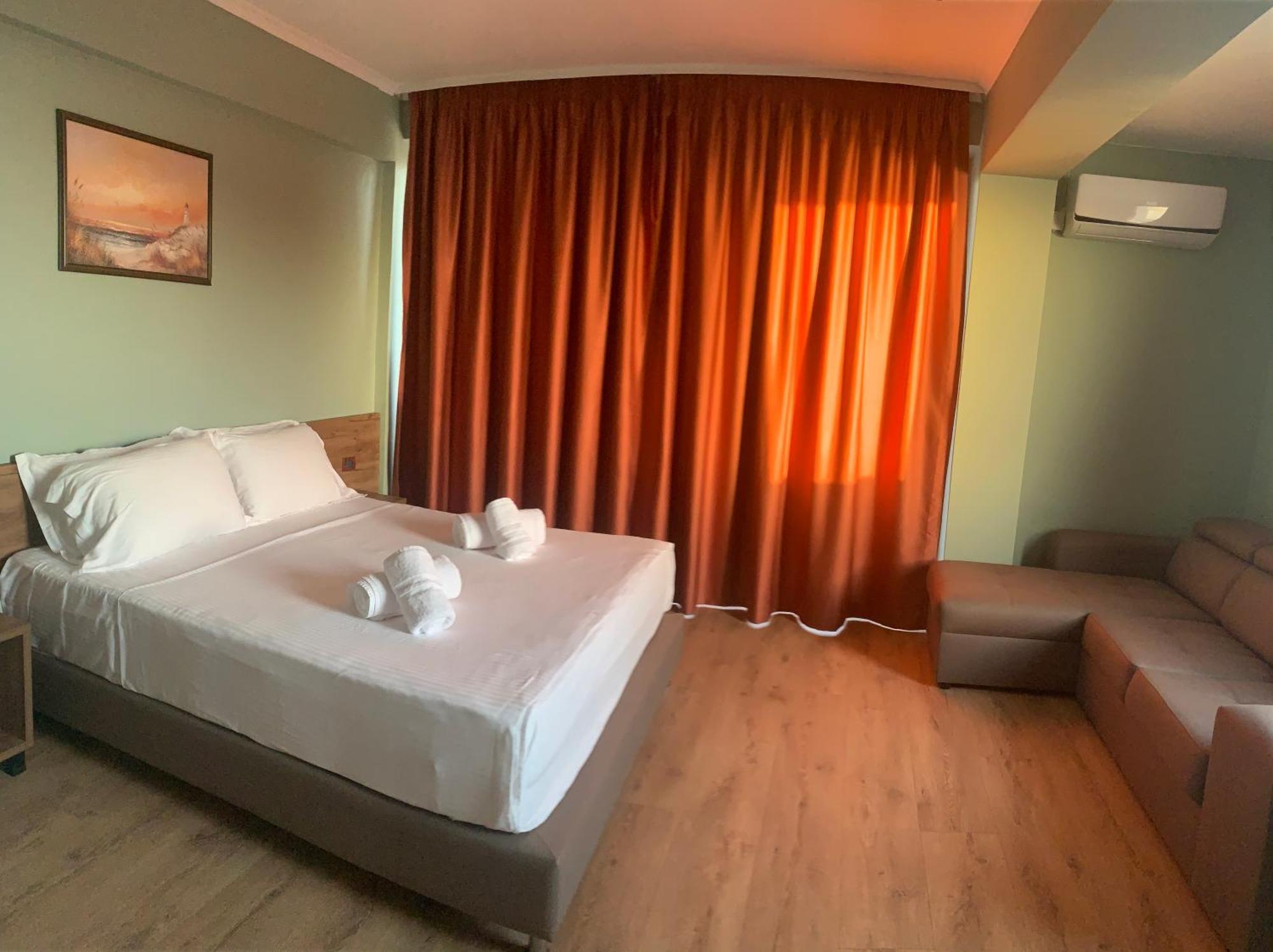 Hotel Dodona Sarande Bagian luar foto