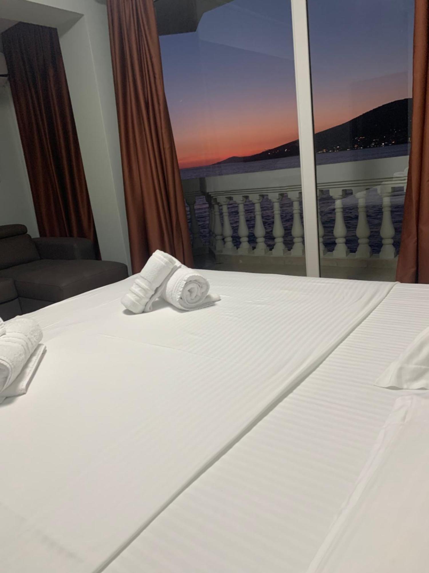 Hotel Dodona Sarande Bagian luar foto