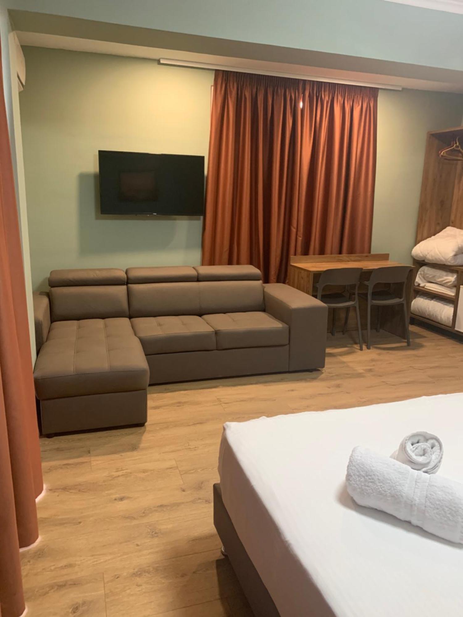Hotel Dodona Sarande Bagian luar foto