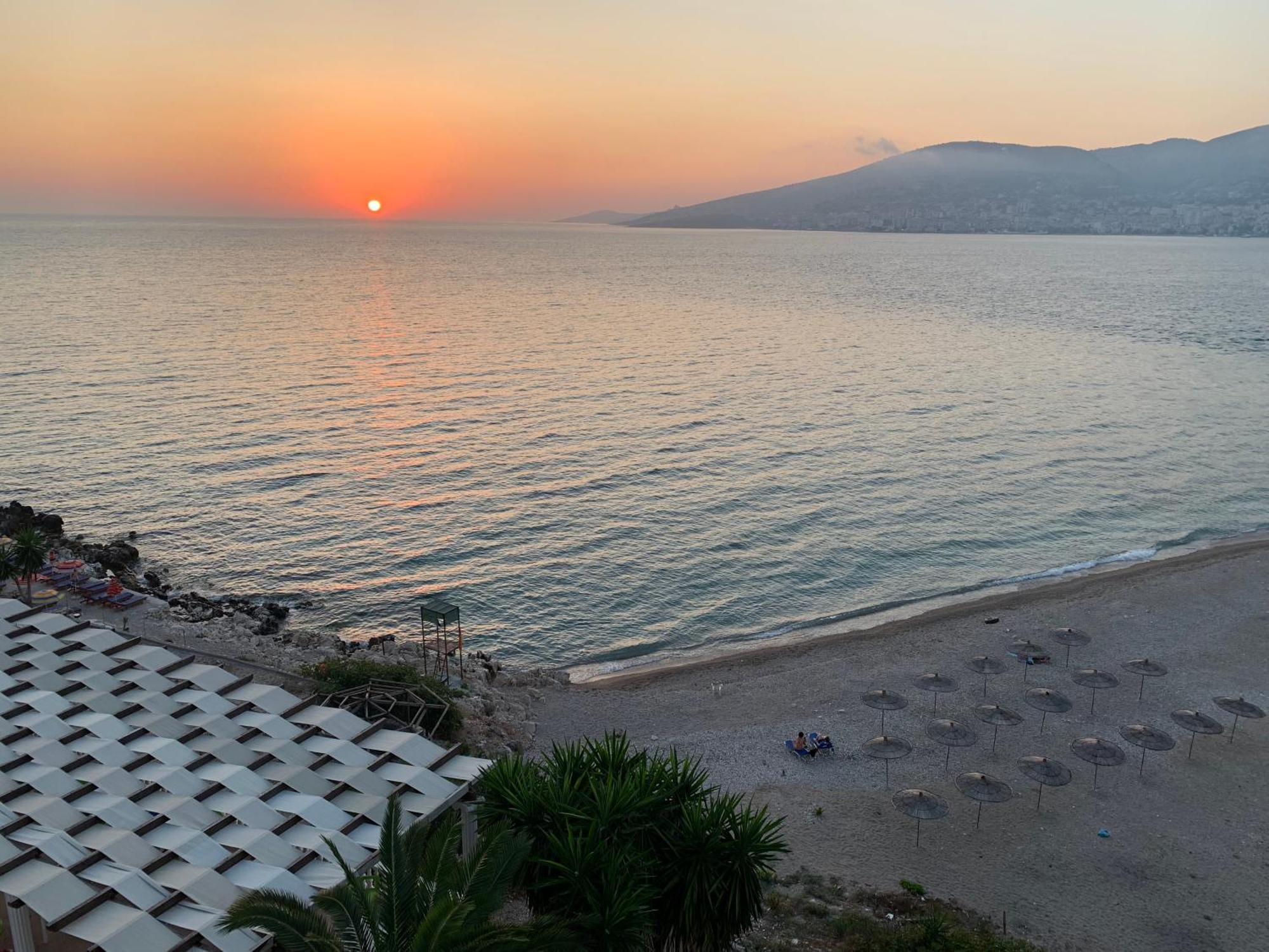 Hotel Dodona Sarande Bagian luar foto